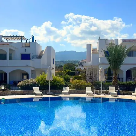 아파트 Sunny And Family Friendly Apartment At The Pool