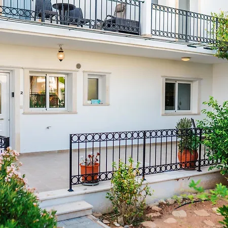 아파트 Sunny And Family Friendly Apartment At The Pool Agios Georgios (Girne)