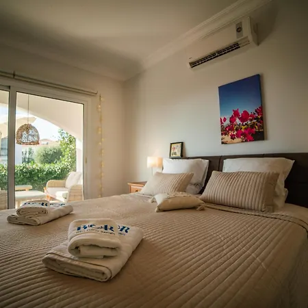 아파트 Sunny And Family Friendly Apartment At The Pool