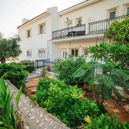 Sunny And Family Friendly Apartment At The Pool Agios Georgios (Girne)