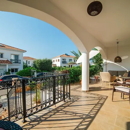Sunny And Family Friendly Apartment At The Pool Διαμέρισμα Agios Georgios (Girne)