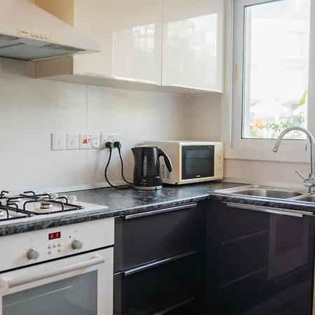 Sunny And Family Friendly Apartment At The Pool *