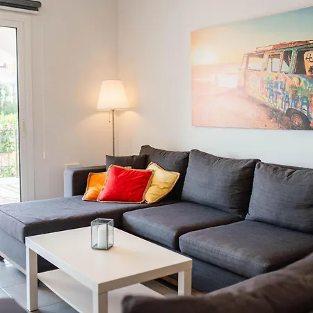 Sunny And Family Friendly Apartment At The Pool